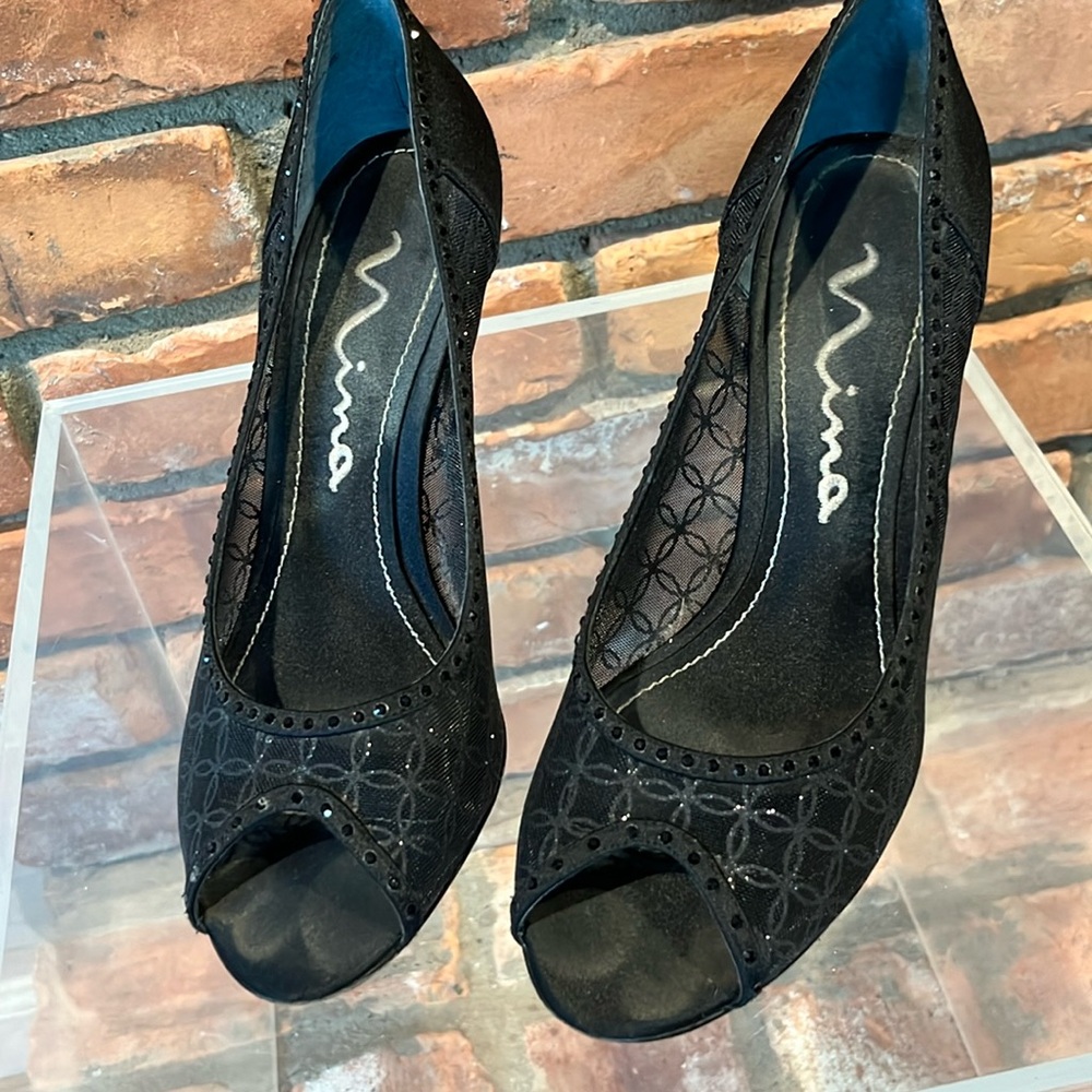 Used Nina black peep Toe heel